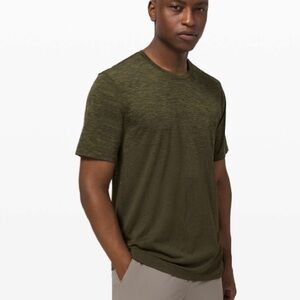 Lululemon Metal Vent Breathe Short Sleeve Size Large